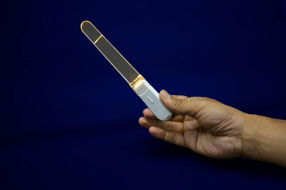 tongue depressor with light00